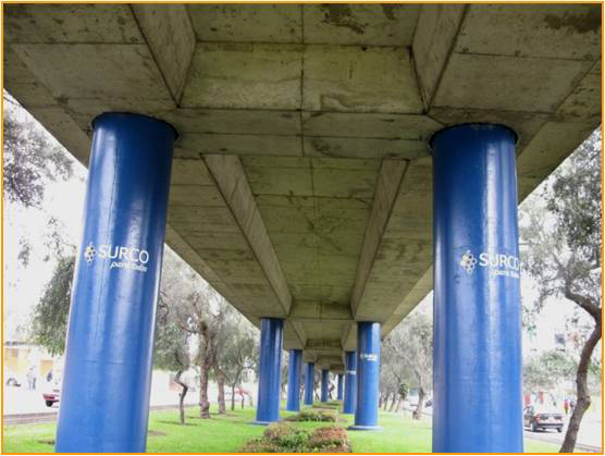Foto columnas Viaducto tren eléctrico en Surco