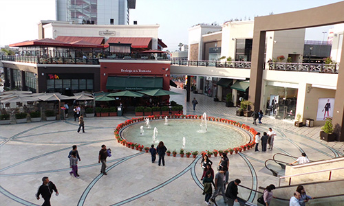 Centro Comercial Jockey Plaza